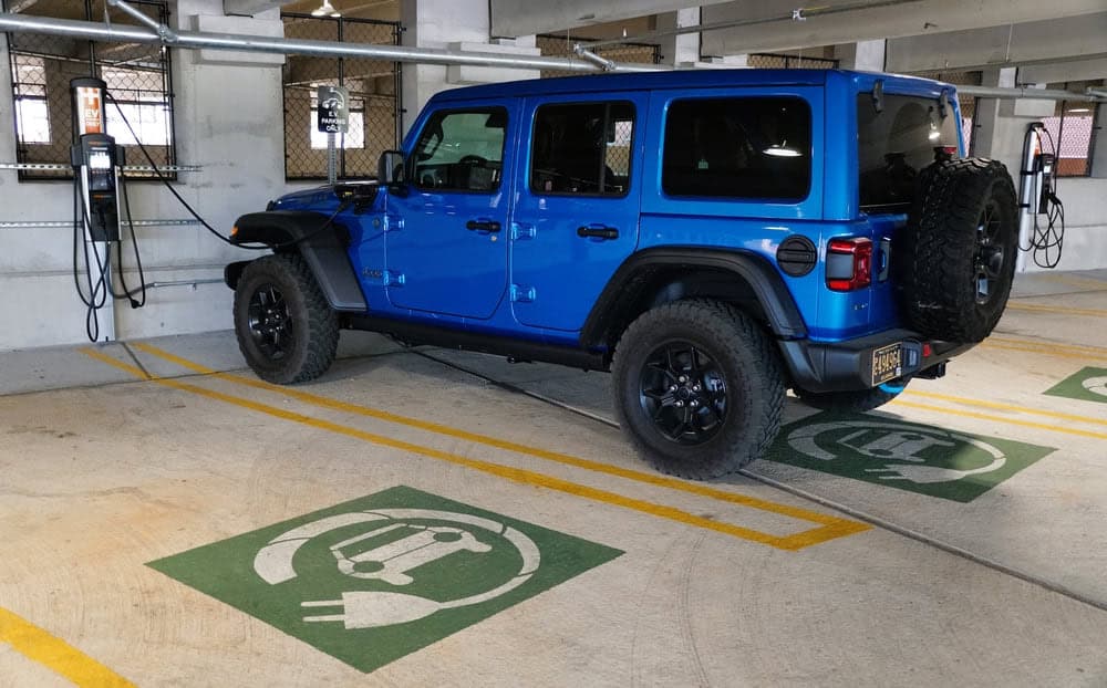 jeep wrangler 4xe plugged in charging in garage