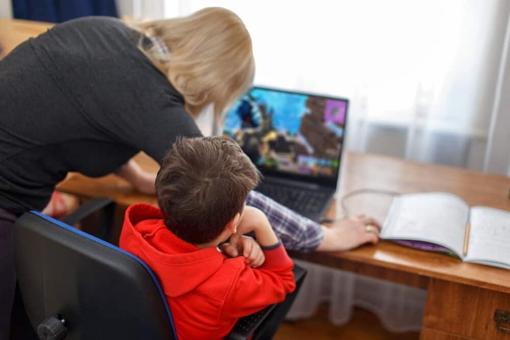 mother turning off computer game pc